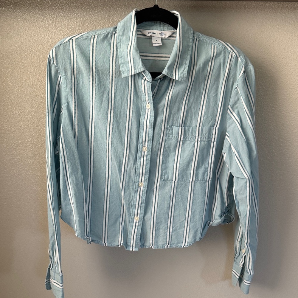 Old navy women’s cropped blue striped shirt